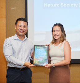 Ningxin receiving the Good Stories Movement Certificate of Global Gratitude Singapore (2024)
